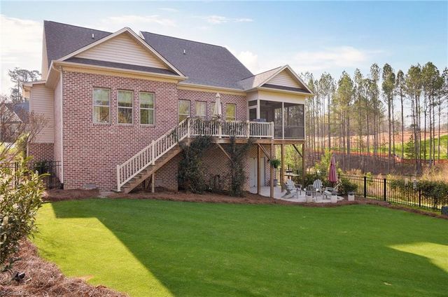 220 Quail Run Drive, Clemmons, NC 27012