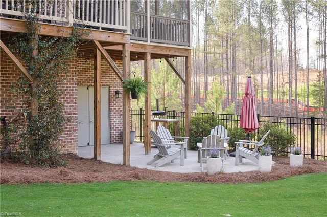 220 Quail Run Drive, Clemmons, NC 27012