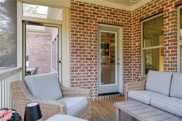 220 Quail Run Drive, Clemmons, NC 27012