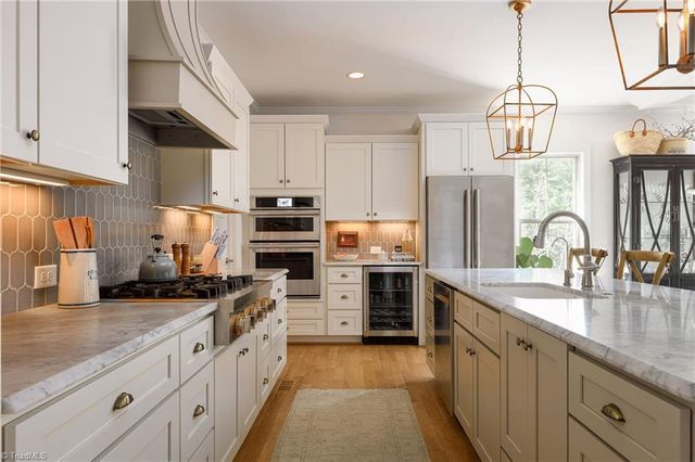 220 Quail Run Drive, Clemmons, NC 27012