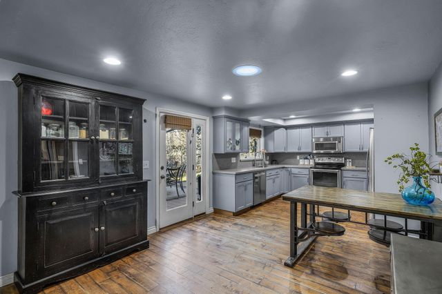 63425 Deschutes Market Road, Bend, OR 97701