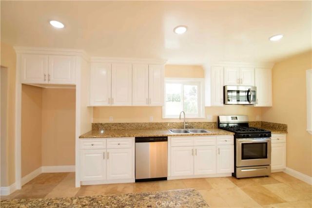 22336 Saticoy, Canoga Park, CA 91303