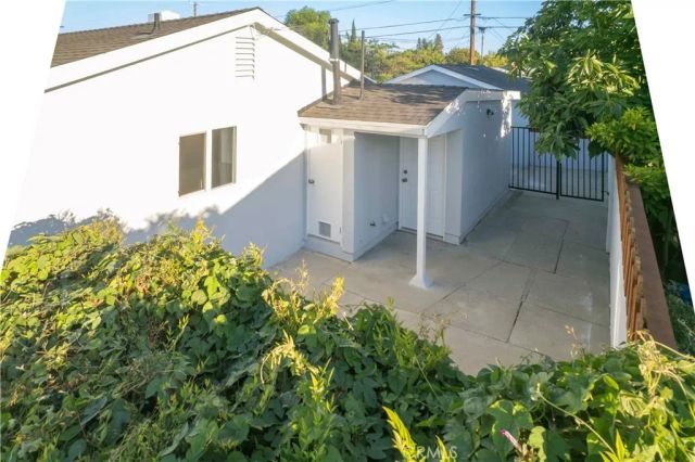 22336 Saticoy, Canoga Park, CA 91303
