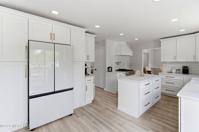 374 Mounts Mills Road E, Monroe, NJ 08831