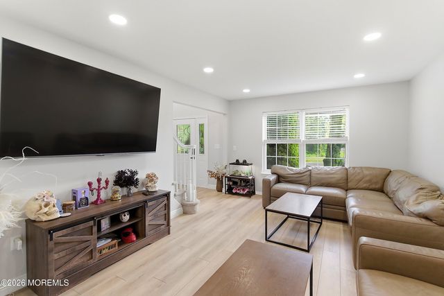 374 Mounts Mills Road E, Monroe, NJ 08831
