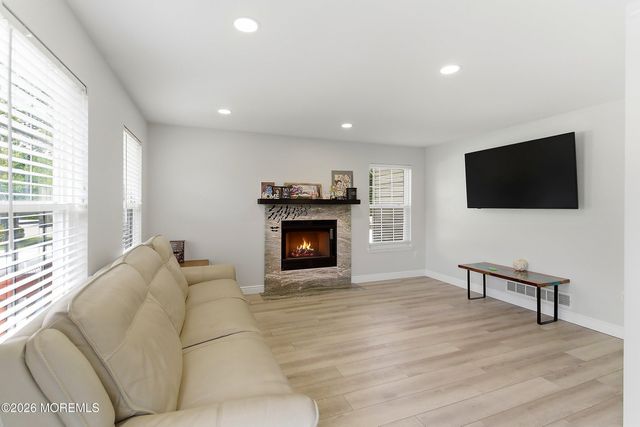 374 Mounts Mills Road E, Monroe, NJ 08831