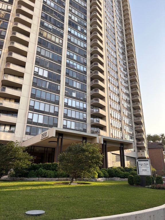 3930 N Pine Grove Avenue 2902, Chicago, IL 60613
