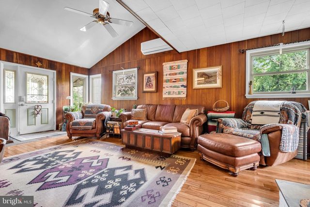 19 W ILLINOIS AVE, Absecon, NJ 08201