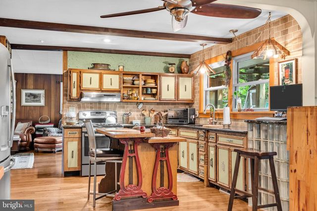 19 W ILLINOIS AVE, Absecon, NJ 08201