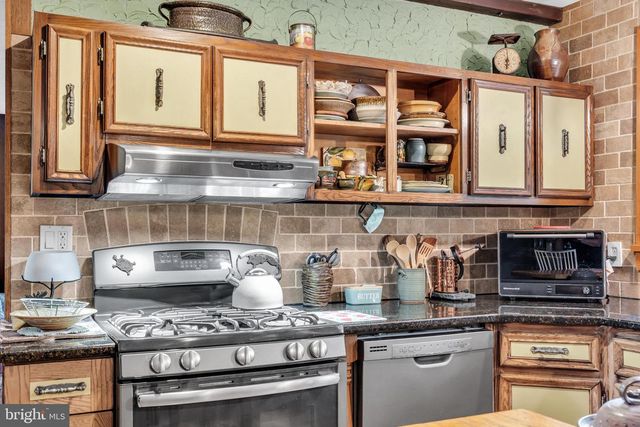 19 W ILLINOIS AVE, Absecon, NJ 08201