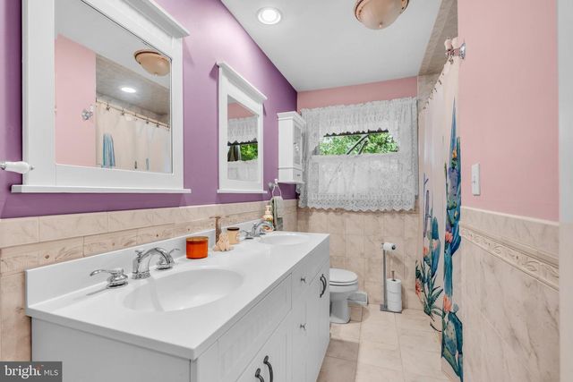 19 W ILLINOIS AVE, Absecon, NJ 08201