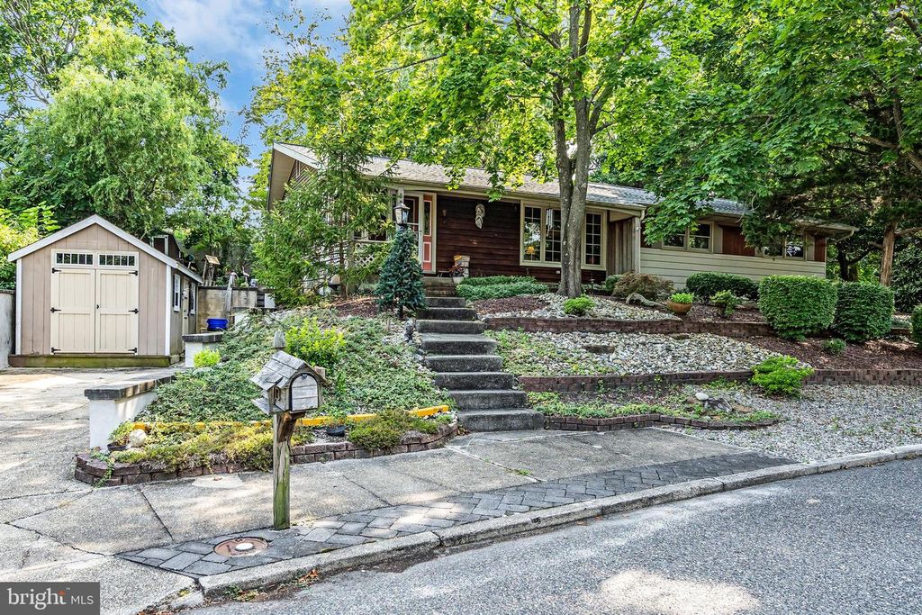 19 W ILLINOIS AVE, Absecon, NJ 08201