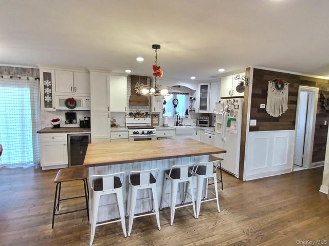 166 Daniel Road N, Massapequa, NY 11758