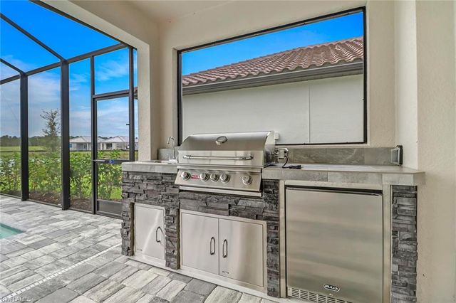 4652 Centaurus CIR, Naples, FL 34120