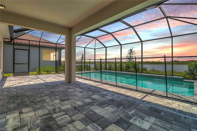 4652 Centaurus CIR, Naples, FL 34120