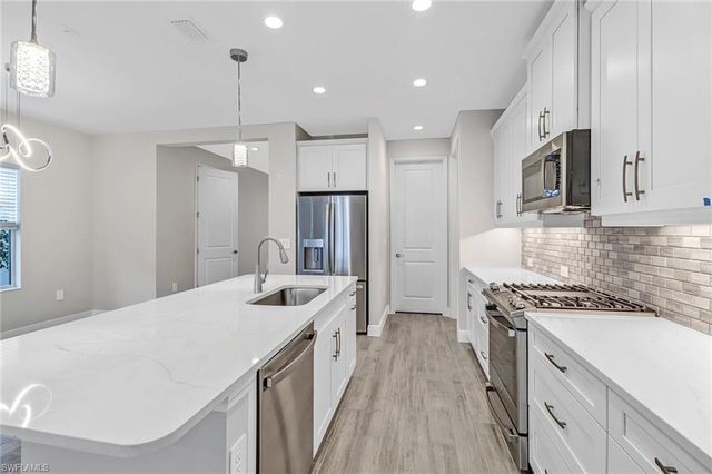 4652 Centaurus CIR, Naples, FL 34120