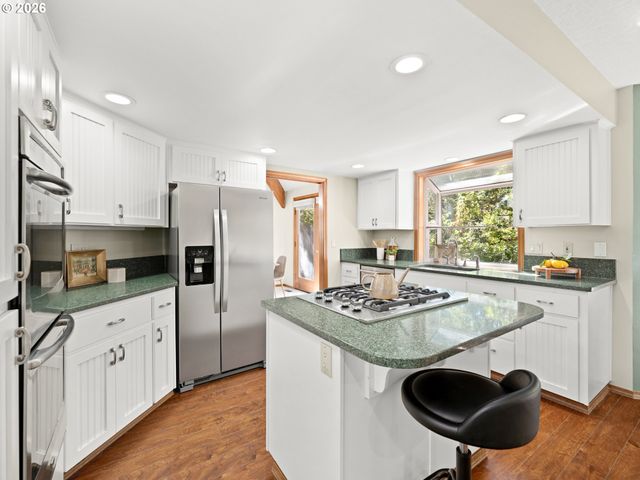 1180 Nw WEYBRIDGE Way, Beaverton, OR 97006
