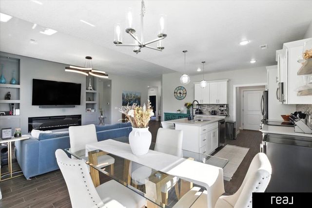 5221 Carriage Road, Council Bluffs, IA 51501