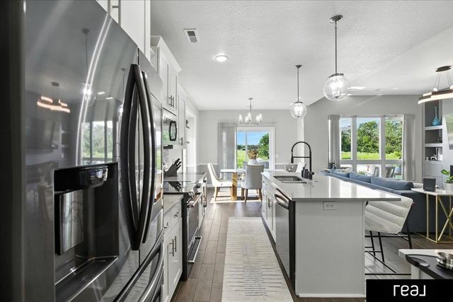 5221 Carriage Road, Council Bluffs, IA 51501