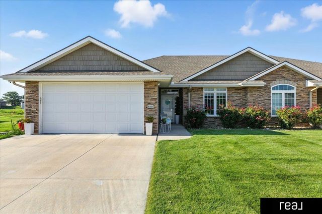 5221 Carriage Road, Council Bluffs, IA 51501