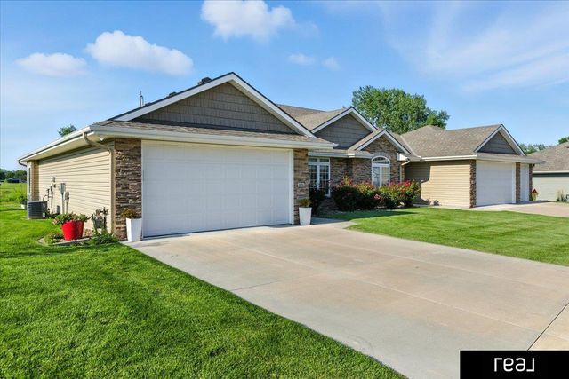 5221 Carriage Road, Council Bluffs, IA 51501