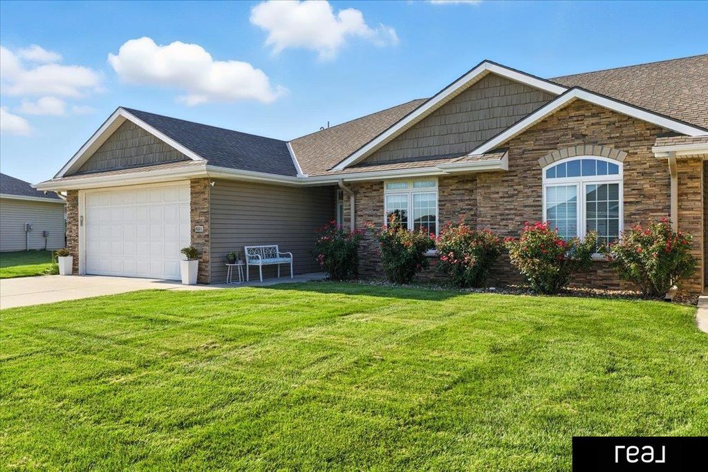 5221 Carriage Road, Council Bluffs, IA 51501