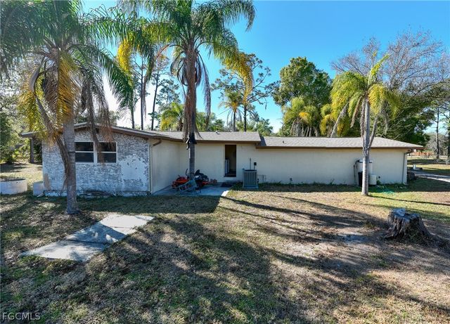 10921 Shirley LN, North Fort Myers, FL 33917