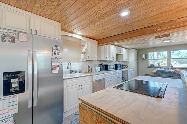 10921 Shirley LN, North Fort Myers, FL 33917