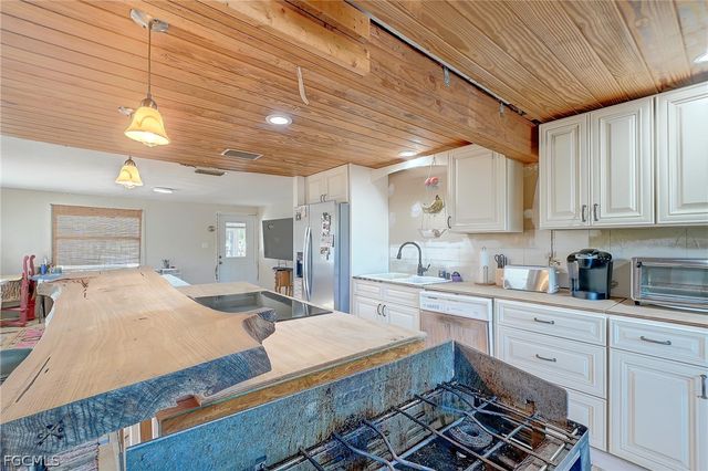 10921 Shirley LN, North Fort Myers, FL 33917