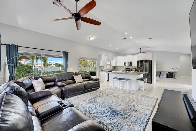 3833 Cypress Lake Dr, Lake Worth, FL 33467