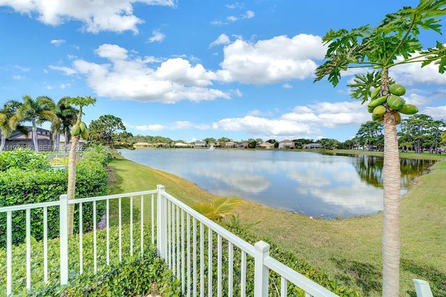 3833 Cypress Lake Dr, Lake Worth, FL 33467