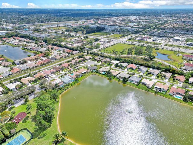 3833 Cypress Lake Dr, Lake Worth, FL 33467