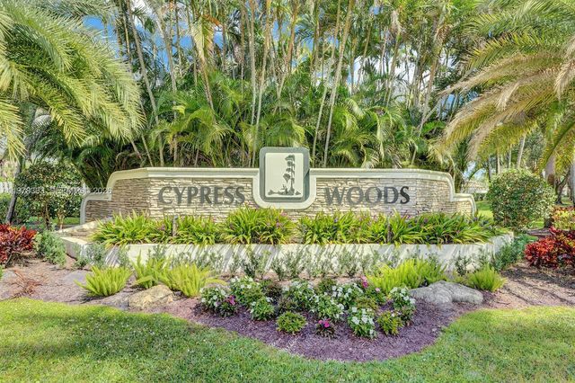 3833 Cypress Lake Dr, Lake Worth, FL 33467