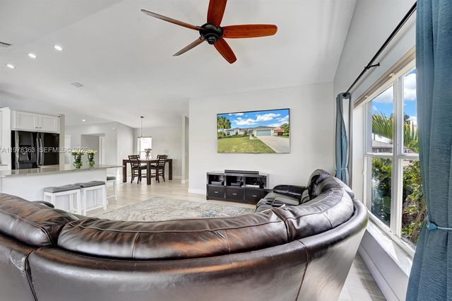 3833 Cypress Lake Dr, Lake Worth, FL 33467