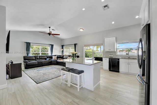 3833 Cypress Lake Dr, Lake Worth, FL 33467