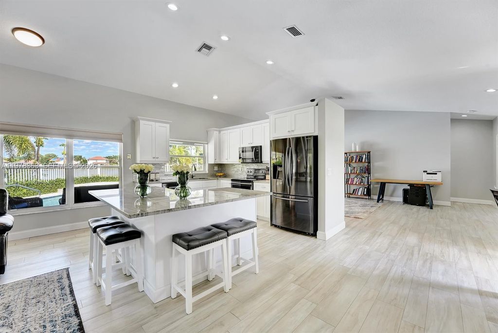 3833 Cypress Lake Dr, Lake Worth, FL 33467