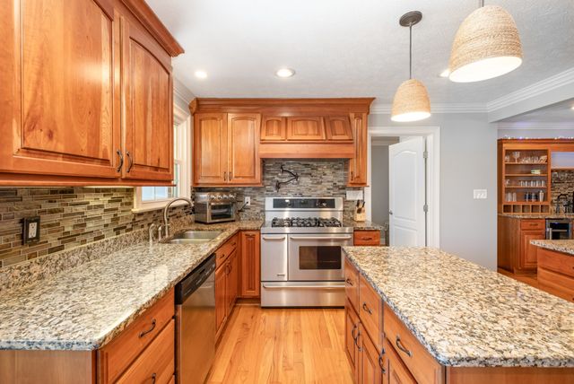 1108 Lakeview Dr, Ashland City, TN 37015