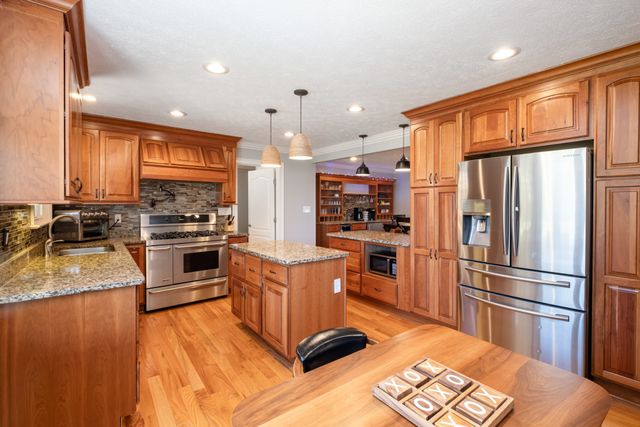 1108 Lakeview Dr, Ashland City, TN 37015