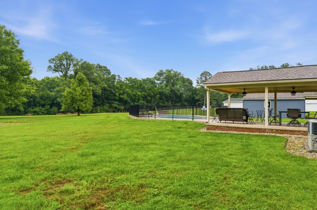 1108 Lakeview Dr, Ashland City, TN 37015
