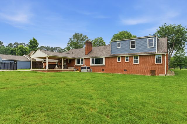 1108 Lakeview Dr, Ashland City, TN 37015