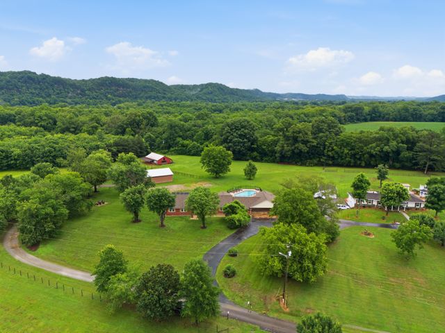 1108 Lakeview Dr, Ashland City, TN 37015