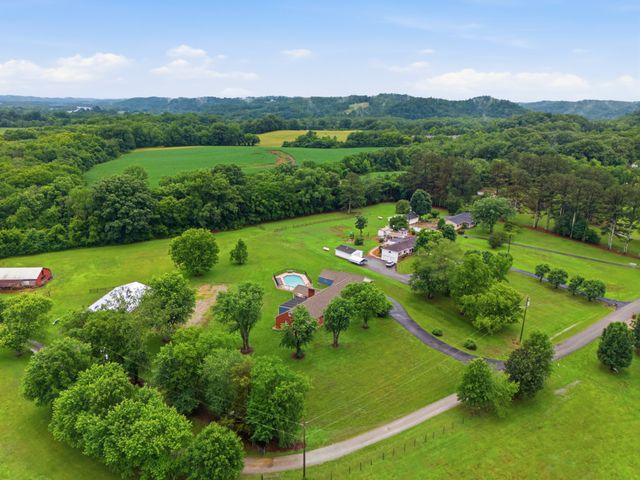 1108 Lakeview Dr, Ashland City, TN 37015