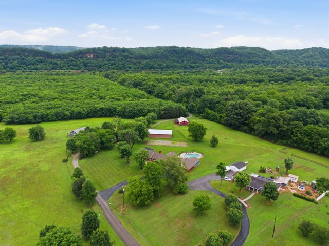 1108 Lakeview Dr, Ashland City, TN 37015