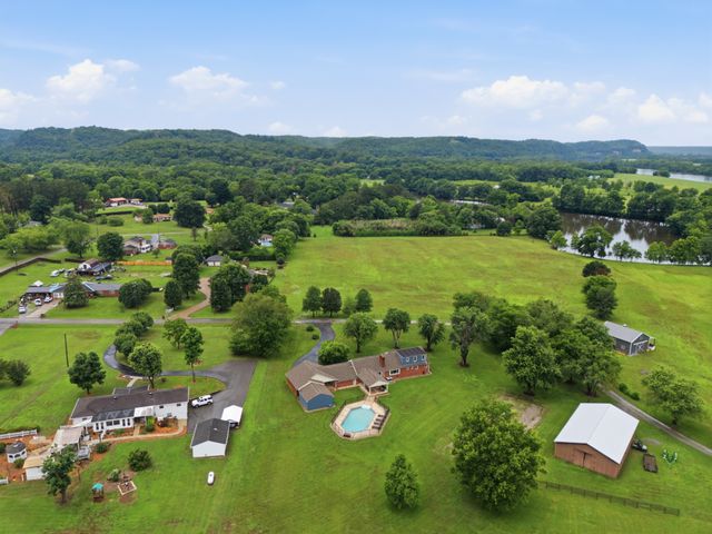 1108 Lakeview Dr, Ashland City, TN 37015
