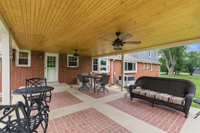 1108 Lakeview Dr, Ashland City, TN 37015