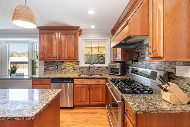 1108 Lakeview Dr, Ashland City, TN 37015