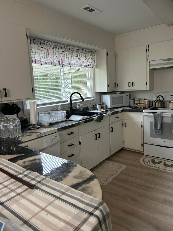 10 Curtiswood Avenue, Sumter, SC 29150