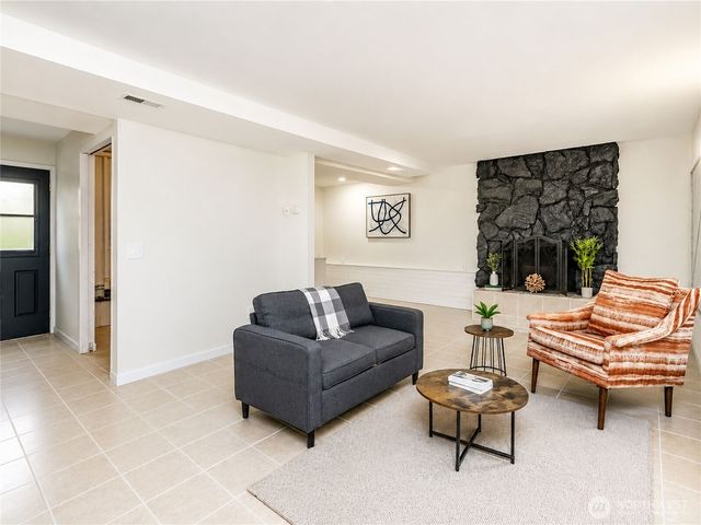9439 11th Avenue SW, Seattle, WA 98106