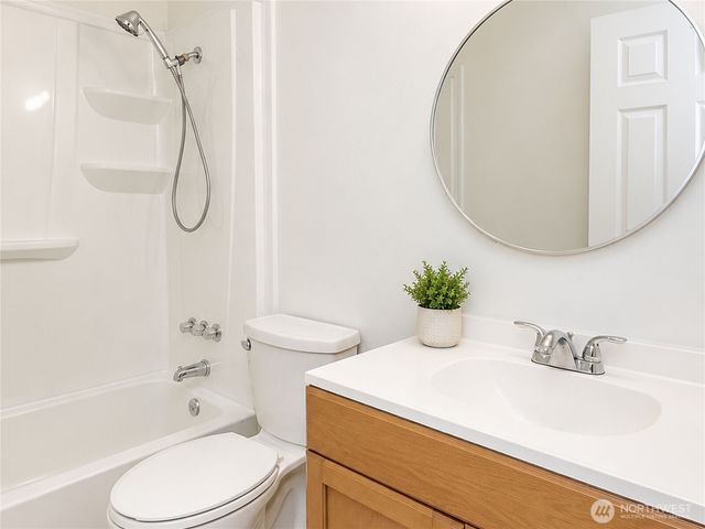 9439 11th Avenue SW, Seattle, WA 98106