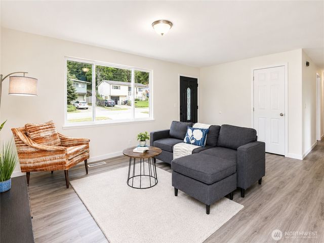 9439 11th Avenue SW, Seattle, WA 98106